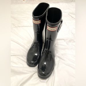 Hunter boots in nearly perfect condition!